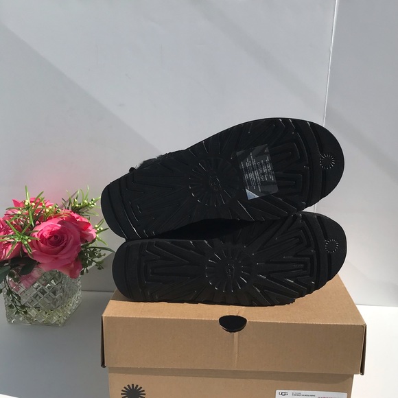 UGG Mini Bailey UGG Metal Graphic - Picture 7 of 12